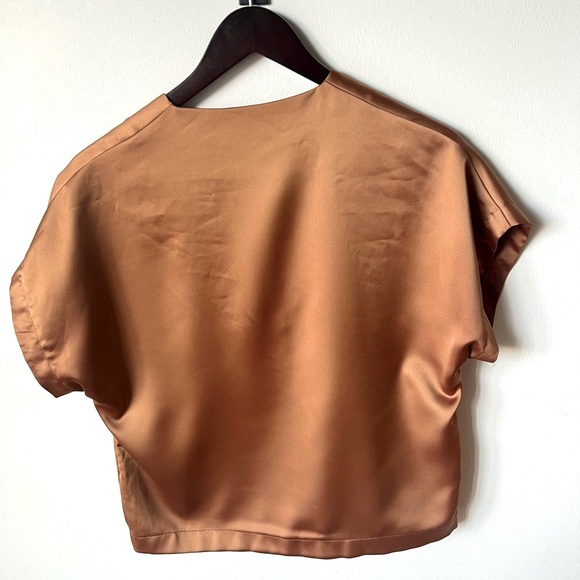Melow golden blouse 🇨🇦 - Picture 2 of 5